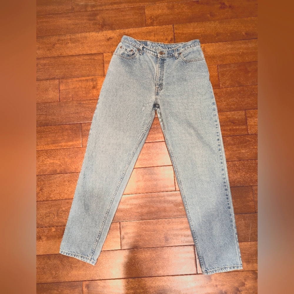 Vintage Levi's 550 Relaxed Fit Jeans - 32x32 - Light Wash Blue